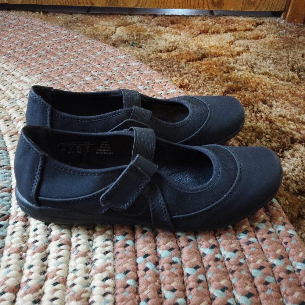 Black Flats Women Size 6.5